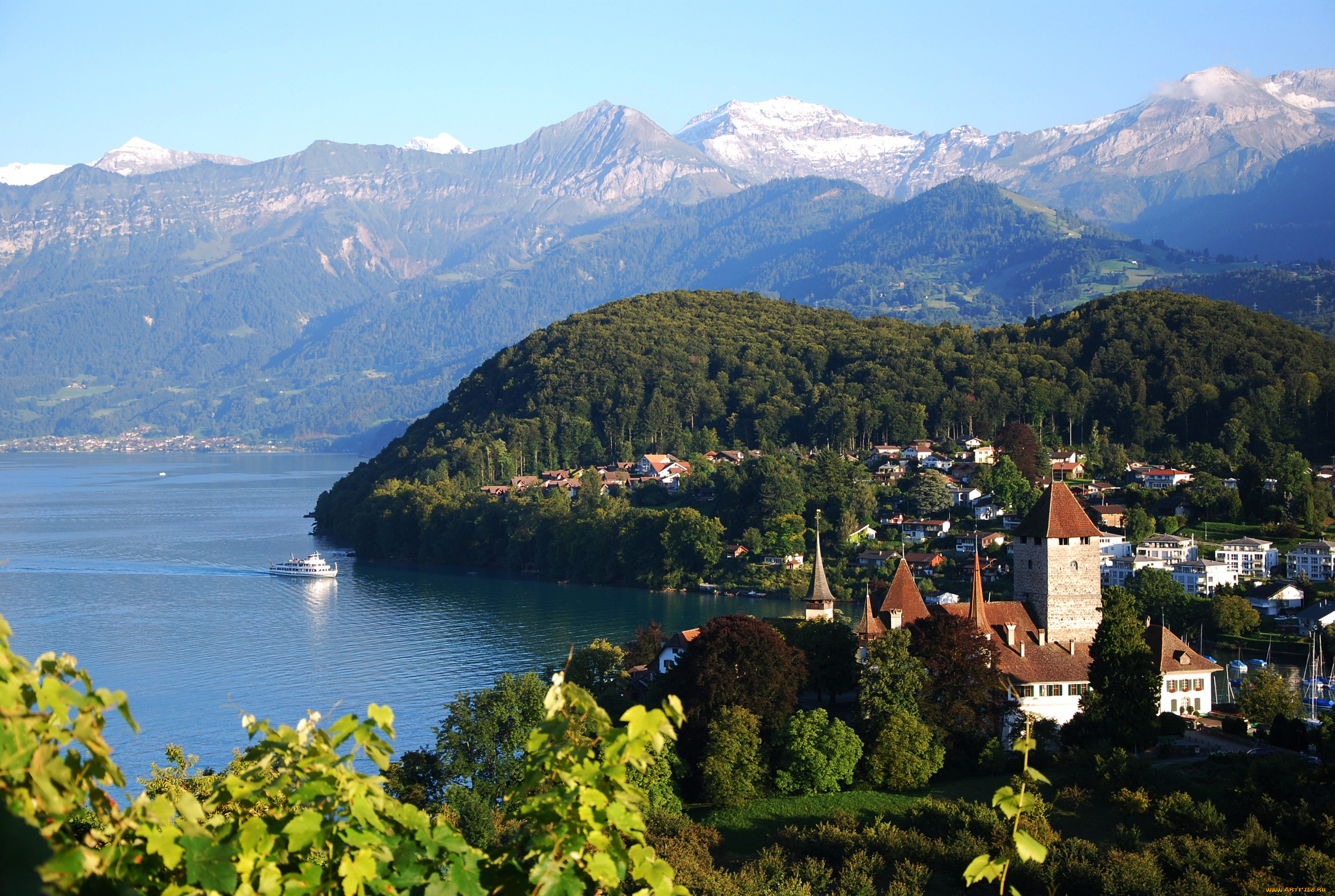 Фото швейцарии. Швейцария Берн горы. Spiez озеро тун Швейцария. Город шпиц Швейцария. Озеро тун, шпиц, Швейцария.